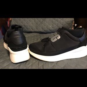Size 9.5 UGG tennis shoes. Very comfy